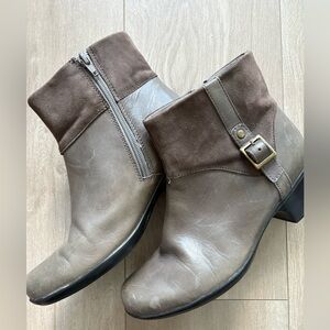 Clarks women’s leather Boots